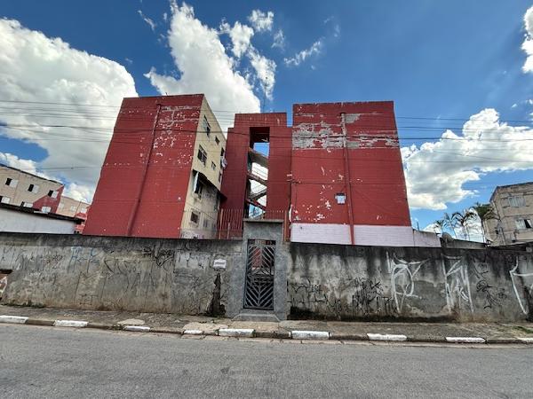 Apartamento em CARAPICUIBA/SP